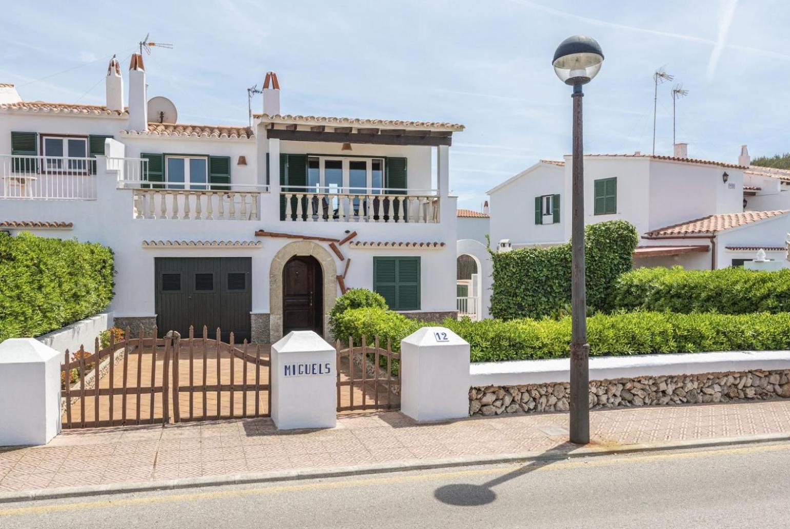 Villa Miguels Arenal d'en Castell Exteriör bild